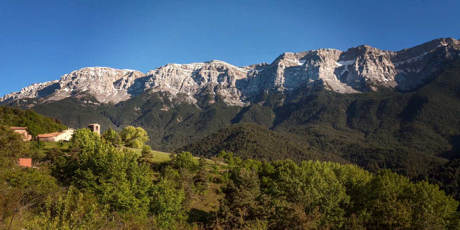 Vista panorámica de la Serra del Cadí desde la Cerdanya